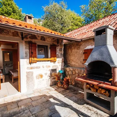 Rustic In Starigrad Croatia With Swimming Pool